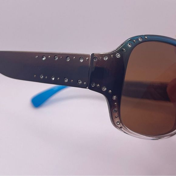 Foster Grant Polarized Brown to Blue Ombré with Rhinestones accents - Picture 9 of 11